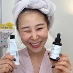 Park Se-mee Instagram - 쨔라란~~바로 내일!!! 내가 찐 애정하는 코스알엑스 라이브 방송에 출연하자나!! >< 내일 아침 오전 8시 30분이야!!! 절대 까먹지마♥️ 얼마전 영상에서 보여준 꿀템알지? 코스알엑스패드랑 코스알엑스에서 나온 더비타민23세럼, 더레티놀0.1크림 도 기절하는 가격에 판매한대!! 이거 발라봤는데 피부가 탱탱 차오르고!! 톤이 막 맑아지는데 완전 기절이야♥️ 내일 라이브 한정 최대 77%할인에다가 사은품도 푸짐하게 페이스 롤러, 파우치를 막 퍼 준다는데 안 사고 뭐하니!꼭 들어와! 그리고 코스알엑스에서 우리 구독자 분만을 위한 ‘구매 인증 이벤트’를 준비해주셨어! 결제완료 화면 캡쳐 하고 @cosrx_korea @ssemeeeee 태그하면 선착순 30명에게 안티에이징에 너~무 좋은 #더비타민씨23세럼 선물 줄 예정이니까!! 이벤트도 있다니까 얼른 카카오 들어가서 알람 신청하고!! 내일 아침 카카오 쇼핑 라이브에서 만나기야 꼭!!! ✔️라이브 방송: 1/6(금) 오전 8시 30분 ~ 9시 50분 ✔️장소: 스토리 링크를 확인해줘~! *구매인증 이벤트 당첨자 발표: @cosrx_korea에서 직접 해주실꺼야! #COSRX #코스알엑스 #서준맘