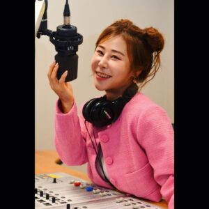 Park Se-mee Instagram - SBS 103.5 LOVE FM 
‘박세미의 수다가 체질’ 
정식 DJ가 되었습니다

어릴때 카세트 테이프에
책이랑 신문을 읽으며 
라디오DJ를 따라했었는데
그 꿈을 이뤘네요 😢

16일부터 매일 12시5분-2시
정오에 같이 수다떨어요❤️

#셈디
#박수체
#러브FM
#sbs