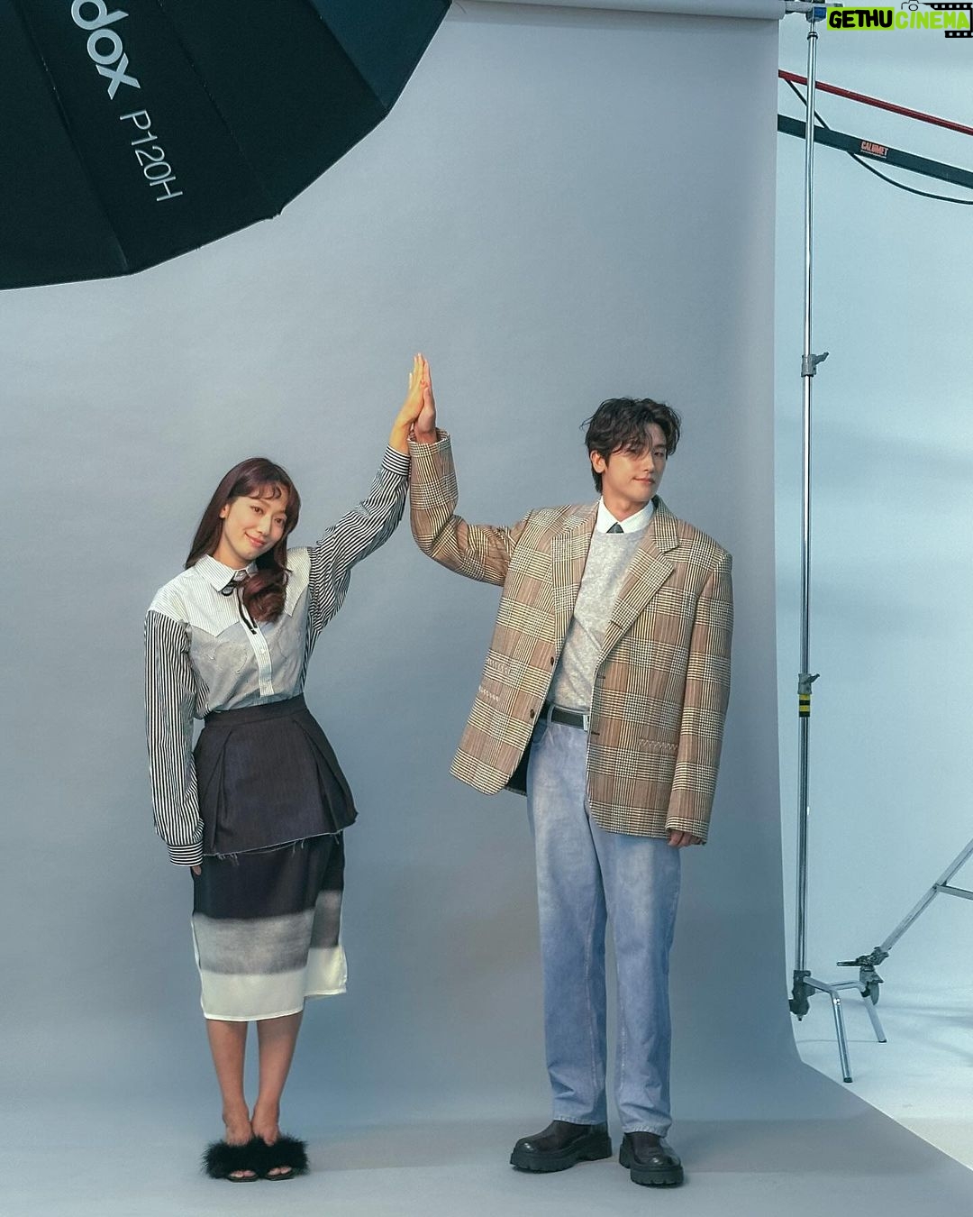 Park Shin-hye - 1.4 Million Likes - 하늘이랑 정우 기다리기 심심할까봐👉🏼👈🏼
내일이면 만날 수 있어요🫶🏼
#닥터슬럼프