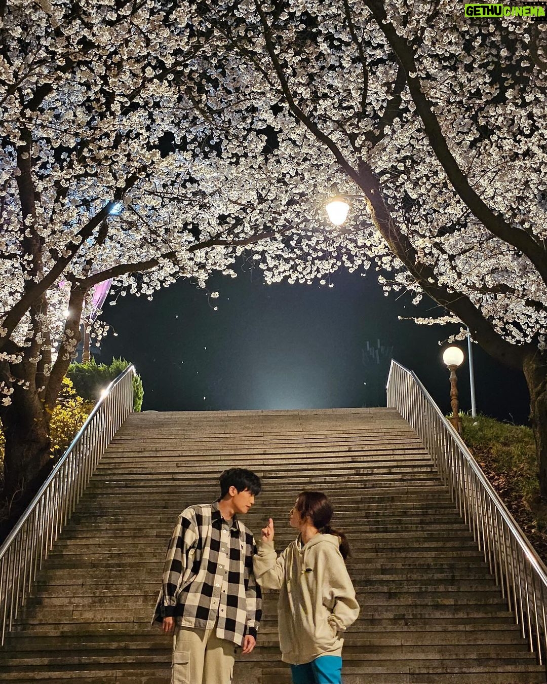 Park Shin-hye - 2.6 Million Likes - 분명 찍을 때 제정신이었는데 제정신이 아니었던 날🤣
컷 소리가 나면 몰려오는 현타란..
짠내폴폴 #닥터슬럼프
나만때린 딱밤. 과연 정우는 때릴 수 있을것인가 으아하하하하하😈👻😈👻