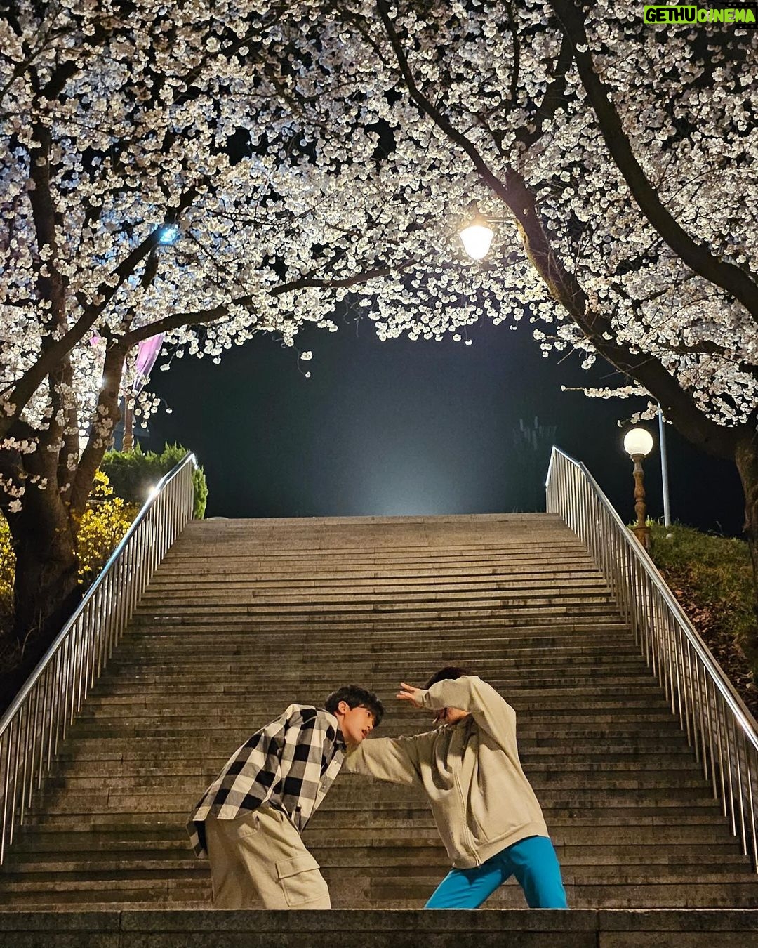 Park Shin-hye - 2.6 Million Likes - 분명 찍을 때 제정신이었는데 제정신이 아니었던 날🤣
컷 소리가 나면 몰려오는 현타란..
짠내폴폴 #닥터슬럼프
나만때린 딱밤. 과연 정우는 때릴 수 있을것인가 으아하하하하하😈👻😈👻