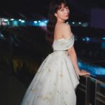 Park Shin-hye Instagram - special thanks to. @soyoobridal_official #moniquelhuillier Stylist. @alohalohaluv Hair. @chasein7 Makeup. @lee_hanna_makeup And... @salt_ent 😎