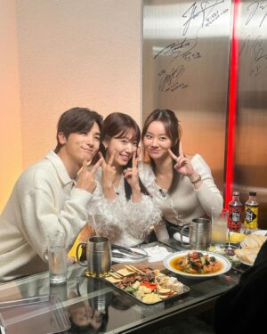 Park Shin-hye Instagram - 메모리카드가 부족해서 촬영을 종료했던... 혤‘s 클럽❣️ ㅋㅋ 
오늘!!!!! 10시30분!!!
닥터슬럼프 3화 방송!!!!