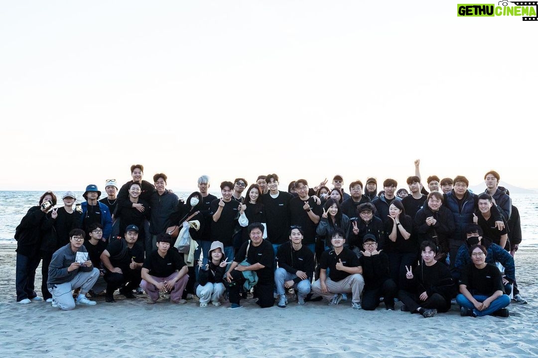 Park Shin-hye Instagram - 사랑합니다. 고생 많으셨습니다🙏🏼 좋은 사람들로 가득했던 닥터슬럼프 1월이 얼른 왔으면❣️