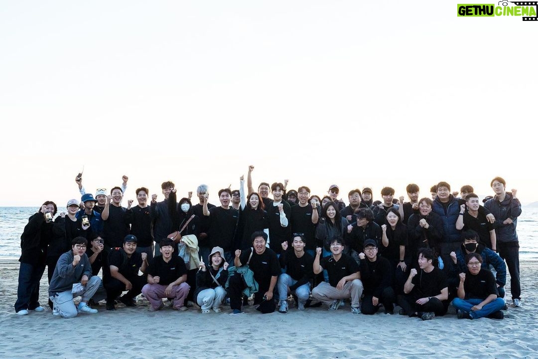 Park Shin-hye Instagram - 사랑합니다. 고생 많으셨습니다🙏🏼 좋은 사람들로 가득했던 닥터슬럼프 1월이 얼른 왔으면❣️