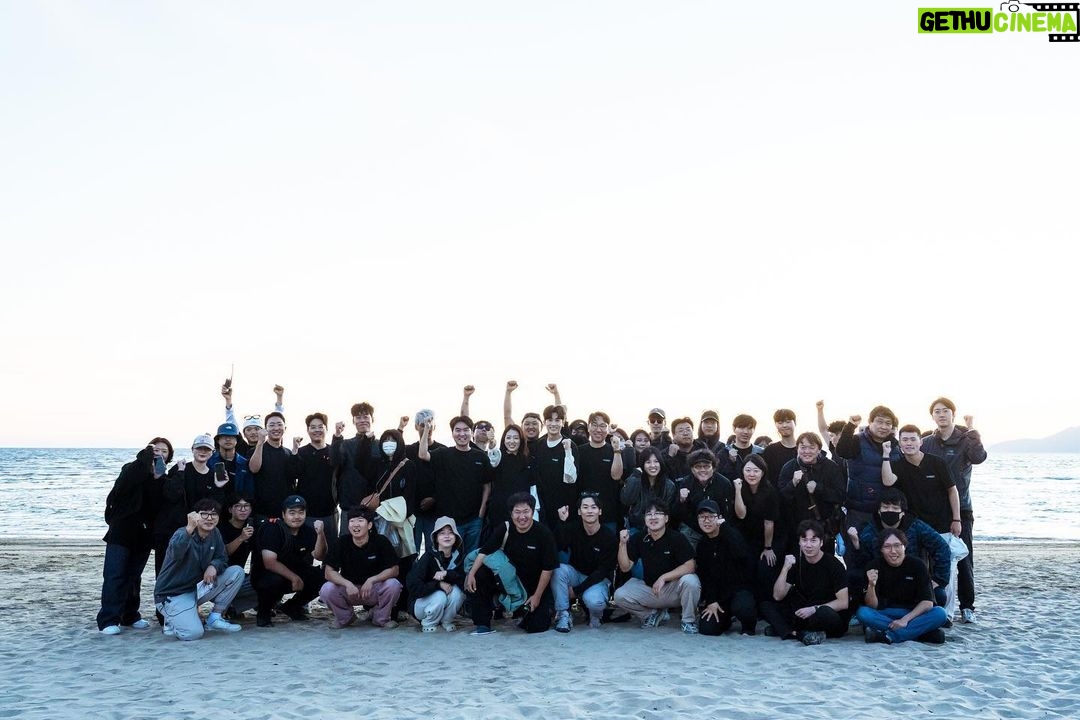 Park Shin-hye Instagram - 사랑합니다. 고생 많으셨습니다🙏🏼 좋은 사람들로 가득했던 닥터슬럼프 1월이 얼른 왔으면❣️