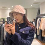 Park Shin-hye Instagram - 엄마랑 백화점 나들이😎 매장에서 입어보니 더 예쁘네에❣️ 셋업으로도 예쁘고 따로따로 입어도 예쁘고🥰 #모조에스핀 #코듀로이자켓 #코듀로이셋업