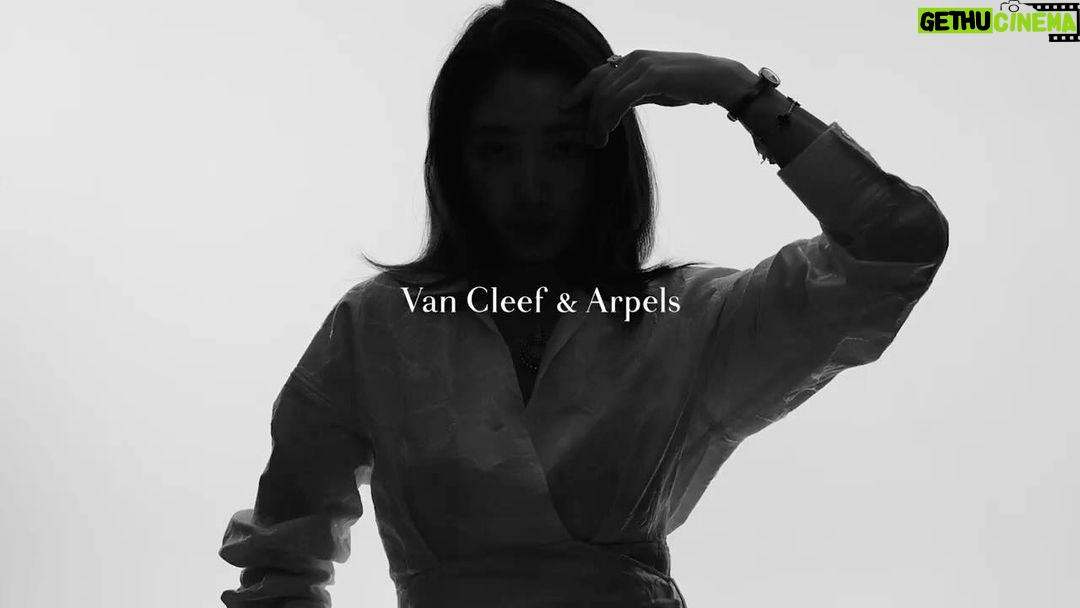 Park Shin-hye Instagram - #반클리프아펠 #VanCleefArpels #VCAluckyspring #VCAluckyanimals #VCAAlhambra #VCA럭키스프링 #VCA럭키애니멀 #VCA알함브라 @vancleefarpels
