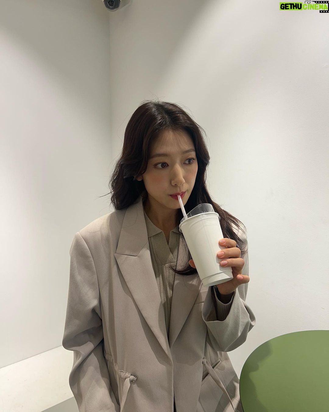 Park Shin-hye Instagram - ☕️☕️☕️☕️☕️☕️ 오른쪽 왼쪽 오른쪽 왼쪽 🤷🏻♀️