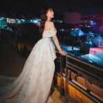 Park Shin-hye Instagram - special thanks to. @soyoobridal_official #moniquelhuillier Stylist. @alohalohaluv Hair. @chasein7 Makeup. @lee_hanna_makeup And... @salt_ent 😎
