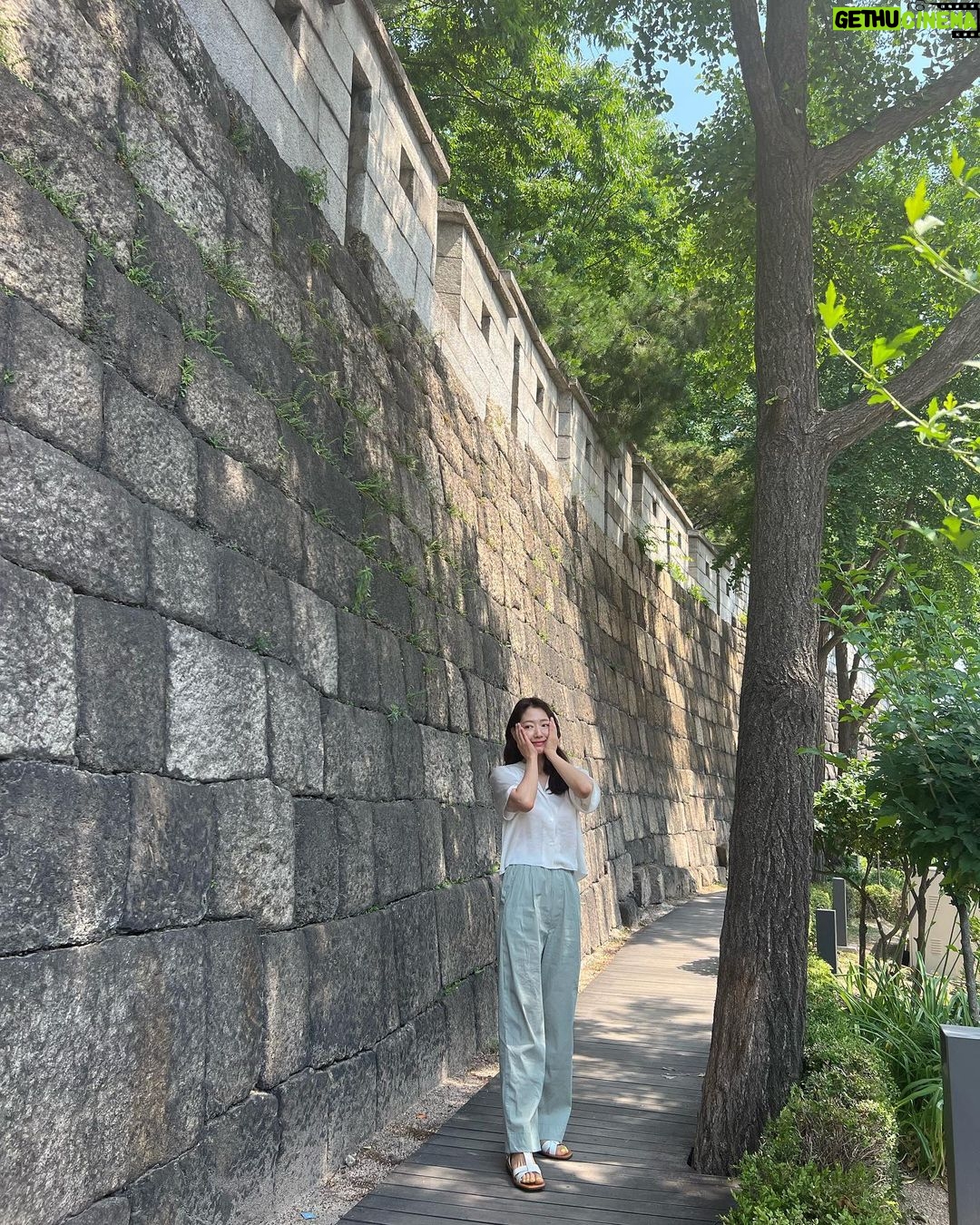 Park Shin-hye Instagram - 텐션 올리고! 촬영 시~작!! 너무덥다..😵💫😵💫😵💫😵💫😵💫