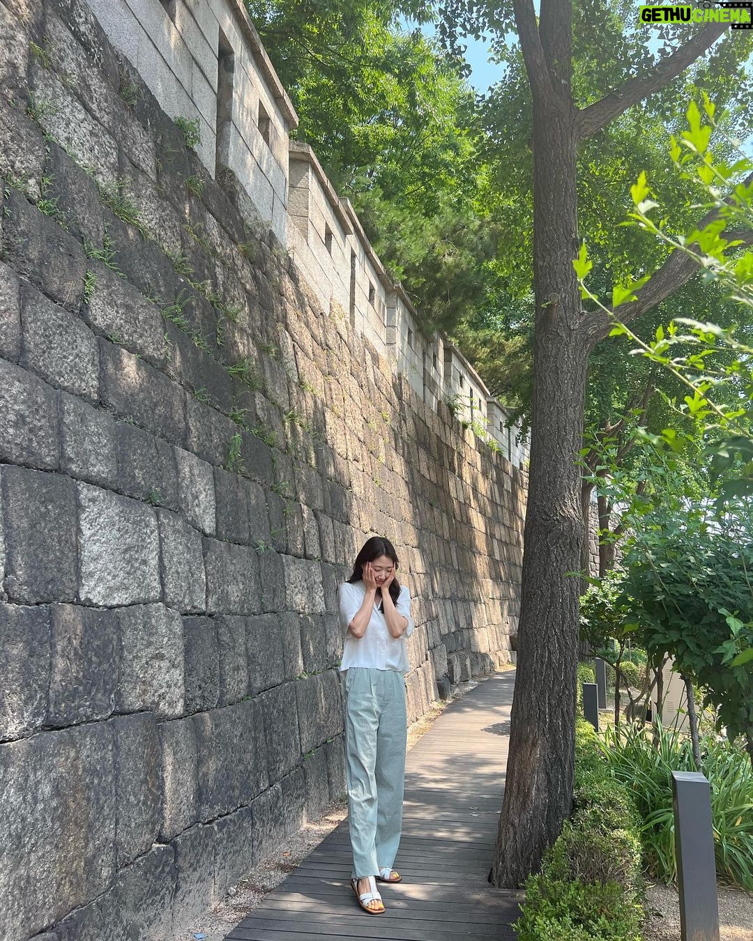 Park Shin-hye Instagram - 텐션 올리고! 촬영 시~작!! 너무덥다..😵💫😵💫😵💫😵💫😵💫