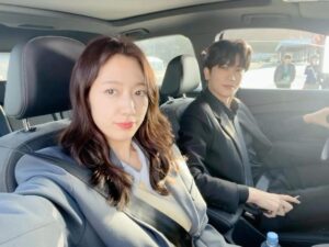 Park Shin-hye Instagram - 어제 엔딩에 맘아팠을 만두들에게
뭐랄까 위로의 선물...?

#닥터슬럼프
#잔망우늘이