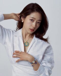 Park Shin-hye Instagram - 🫶🏼❣️ #반클리프아펠 #VanCleefArpels #VCAluckyspring #VCAluckyanimals #VCAAlhambra #VCA럭키스프링 #VCA럭키애니멀 #VCA알함브라 @vancleefarpels