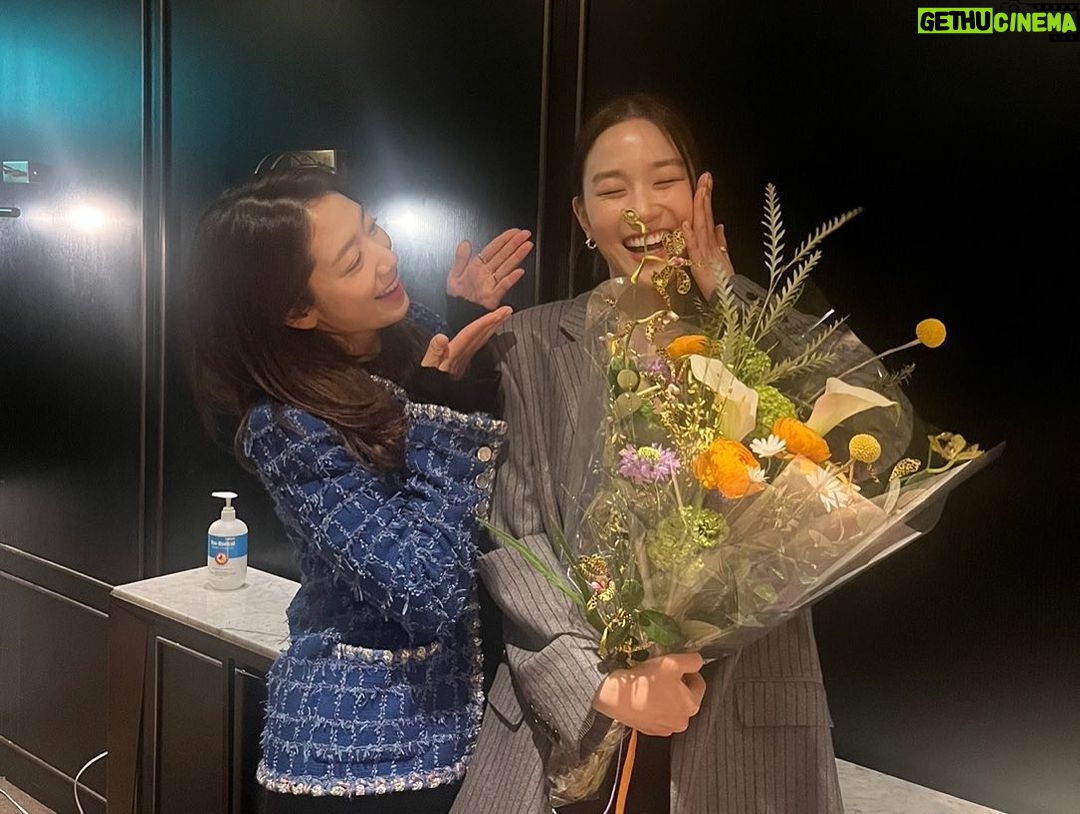 Park Shin-hye Instagram - 우리 히동이 보다가 울컥... 영화 #제비 많이 사랑해주세요!! @hehehe0