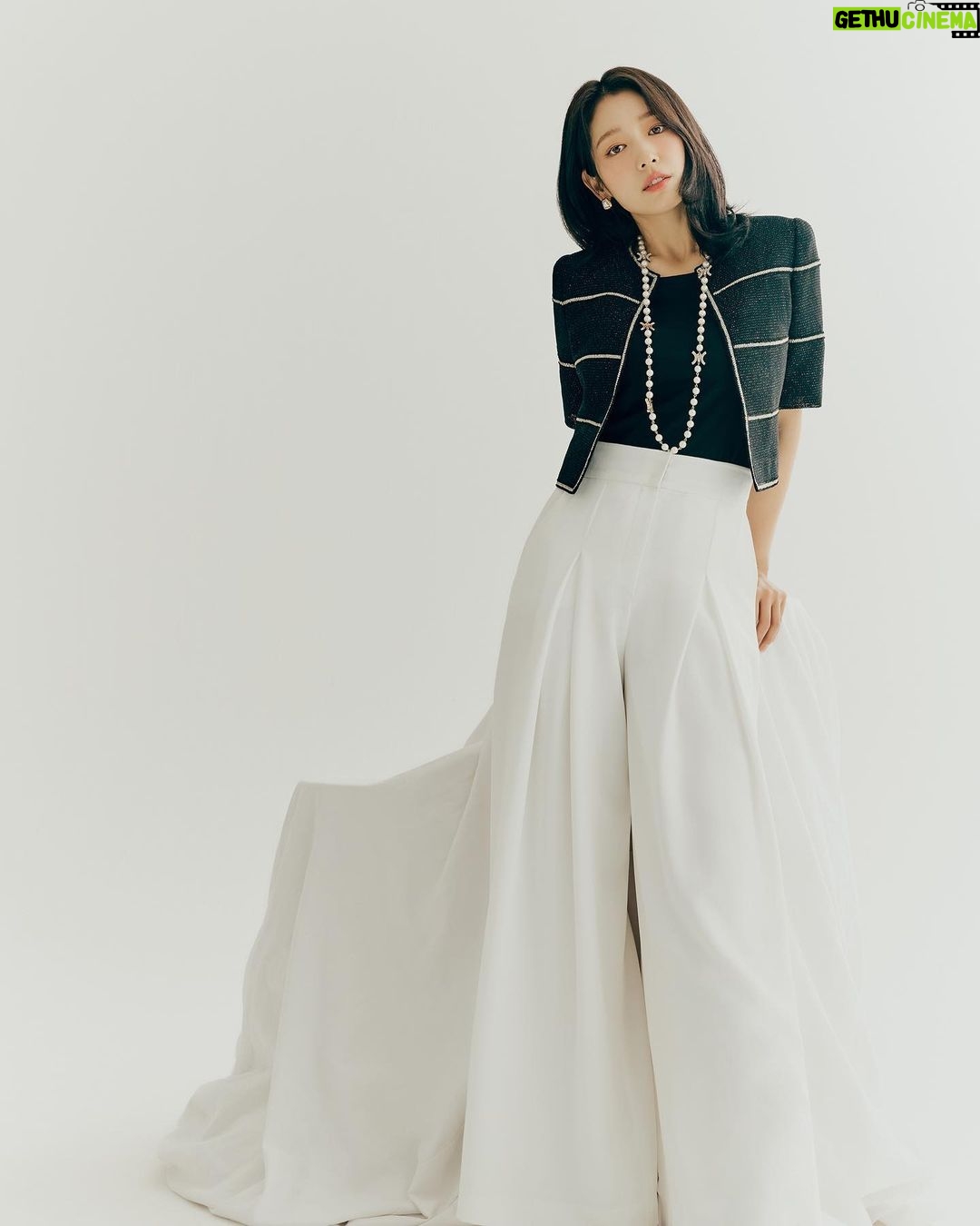 Park Shin-hye - 1 Million Likes - 모조의 여름❣️
가을옷은 더 예쁘던데 큰일이다..🤦🏻♀️
#모조에스핀 #mojosphine