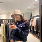 Park Shin-hye Instagram - 엄마랑 백화점 나들이😎 매장에서 입어보니 더 예쁘네에❣️ 셋업으로도 예쁘고 따로따로 입어도 예쁘고🥰 #모조에스핀 #코듀로이자켓 #코듀로이셋업