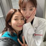 Park Shin-hye Instagram - 저기.. 은재쌤.. 키 너무 크신거 아니냐구요..ㅇㅅㅇ;; 세트장에서 만난 돌담병원 차은재쌤 쿄쿄 작년 3월 사진을 이제서야 올려본다는.. #서우랑혜정이아니고 #차은재와남하늘 이히히히히