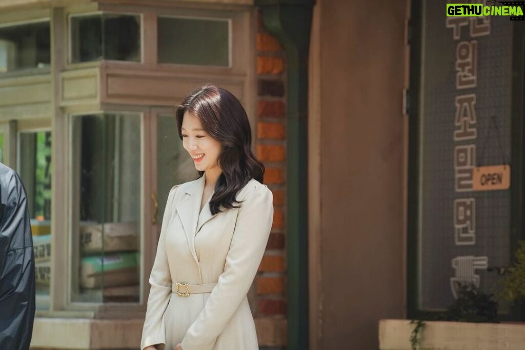 Park Shin-hye Instagram - 소개팅 뉸뉴난나😘 홍란이는~~~🤣🤣 #닥터슬럼프