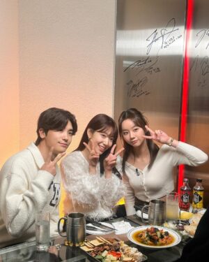 Park Shin-hye Instagram - 메모리카드가 부족해서 촬영을 종료했던... 혤‘s 클럽❣️ ㅋㅋ 
오늘!!!!! 10시30분!!!
닥터슬럼프 3화 방송!!!!