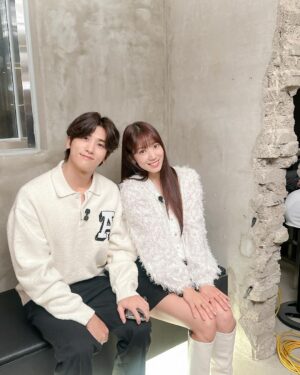 Park Shin-hye Instagram - 메모리카드가 부족해서 촬영을 종료했던... 혤‘s 클럽❣️ ㅋㅋ 
오늘!!!!! 10시30분!!!
닥터슬럼프 3화 방송!!!!