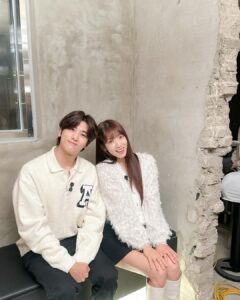 Park Shin-hye Instagram - 메모리카드가 부족해서 촬영을 종료했던... 혤‘s 클럽❣️ ㅋㅋ 오늘!!!!! 10시30분!!! 닥터슬럼프 3화 방송!!!!