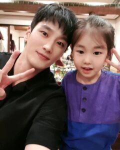 Park So-yi Instagram - 8살 때도 만났었던 서하!! 까치발까치발 #이번생도잘부탁해 #이생잘 #문서하 #반지음 @bohyunahn