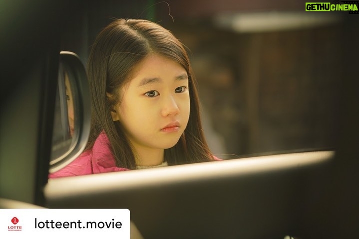Park So-yi Instagram - Posted @withrepost • @lotteent.movie 아뿔싸💥 넘넘 귀여워서💖 벽을🧱 뿌셔버려따🤛원룸이되어버려따🏠 에서 우주최강뽀짝귀염둥이사랑둥이 역의 #박소이 & #김준 로로남매 인사드립니다🙇♀🙇♂ #스위치 #권상우 #오정세 #이민정 #박소이 #김준 #1월4일대개봉