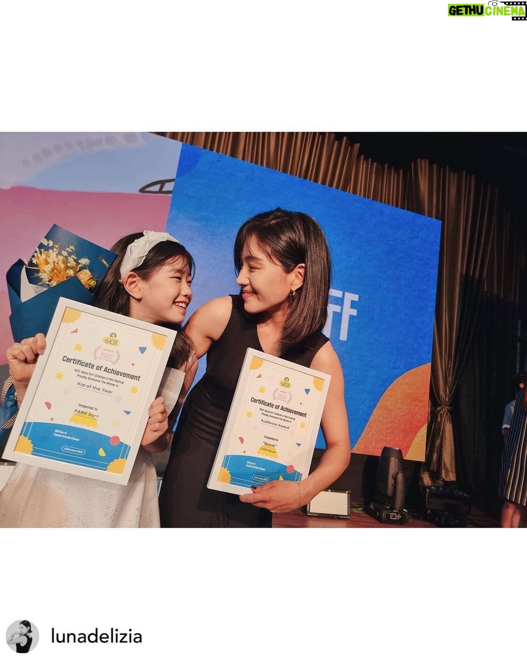 Park So-yi Instagram - Posted @withregram • @lunadelizia 영화 가 제 10회 서울국제어린이영화제에서 관객상을 수상했습니다🥹 #박소이 배우는 올해의 어린이상을 수상했습니다! 영화 와 박소이 배우를 사랑해주신 관객 여러분께 감사의 말씀 전합니다 🙏🏻 는 #왓챠 의 옴니버스 영화 #언프레임드 에서 관람하실 수 있습니다. @watcha_kr @watcha_jp @hardcut.official - - - - - - - - - - - - - - - - - - - - 사랑해주신 의 뒷(?)이야기는 이번에 출간 된 희서배우님의 #기적일지도몰라 에 나와있다네요 !! - 반디를 봐주신 모든 분들께 진심으로 감사드립니다 😀