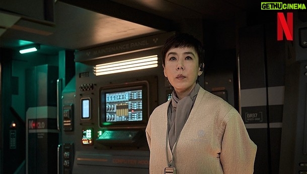 Park So-yi Instagram - Posted @withregram • @netflixkr 전설적인 용병에서 전투 A.I.로 다시 태어난 정이, 정이를 개발하는 크로노이드 연구소의 팀장 서현과 연구소장 상훈, 그리고 어린 서현까지. 이들의 이야기가 1월 20일 시작됩니다. , 오직 넷플릭스에서. #정이 #JUNG_E #강수연 #KangSooYoun #김현주 @khj_dang #류경수 @ryurudtn #박소이 #넷플릭스 #Netflix