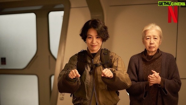 Park So-yi Instagram - Posted @withregram • @netflixkr 전설적인 용병에서 전투 A.I.로 다시 태어난 정이, 정이를 개발하는 크로노이드 연구소의 팀장 서현과 연구소장 상훈, 그리고 어린 서현까지. 이들의 이야기가 1월 20일 시작됩니다. , 오직 넷플릭스에서. #정이 #JUNG_E #강수연 #KangSooYoun #김현주 @khj_dang #류경수 @ryurudtn #박소이 #넷플릭스 #Netflix