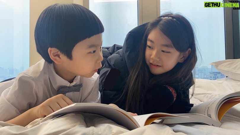 Park So-yi Instagram - 우리 준이랑 #스위치 @lotteent.movie @hivemedia_corp