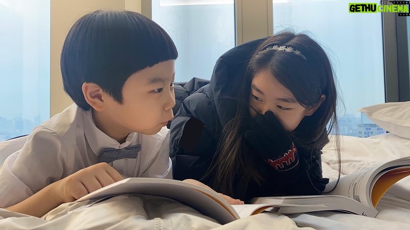 Park So-yi Instagram - 우리 준이랑 #스위치 @lotteent.movie @hivemedia_corp