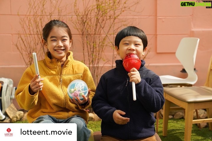 Park So-yi Instagram - Posted @withrepost • @lotteent.movie 아뿔싸💥 넘넘 귀여워서💖 벽을🧱 뿌셔버려따🤛원룸이되어버려따🏠 에서 우주최강뽀짝귀염둥이사랑둥이 역의 #박소이 & #김준 로로남매 인사드립니다🙇♀🙇♂ #스위치 #권상우 #오정세 #이민정 #박소이 #김준 #1월4일대개봉