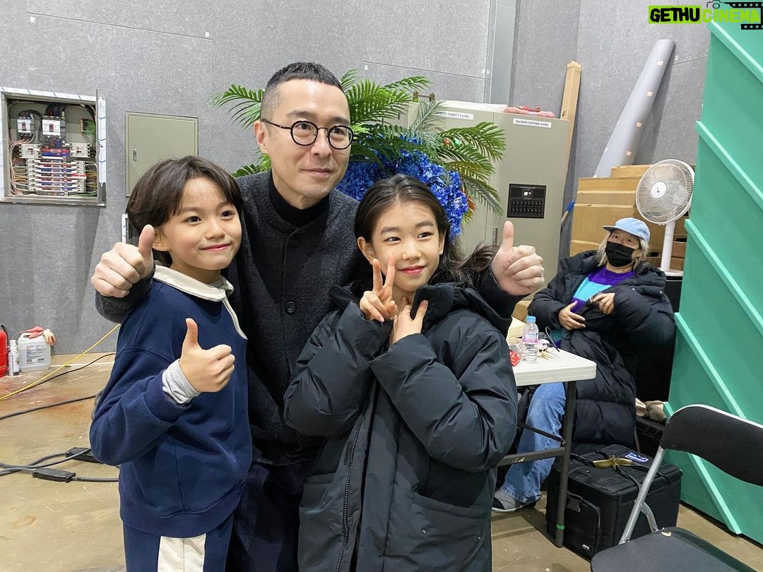 Park So-yi Instagram - @topten10kids_official #탑텐촬영 #김준의 #박소이 #귀여운둘 #탑텐패딩