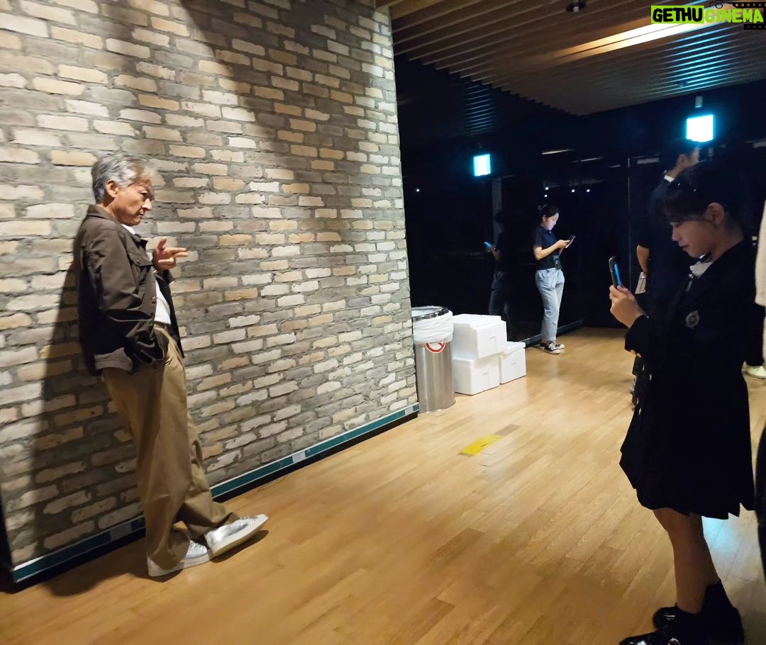Park So-yi Instagram - 자, 하나~ 둘~ 셋 ! #천박사퇴마연구소_설경의비밀 #drcheonandlosttalisman #대기실찰칵 #다정다정 영등포타임스퀘어cgv