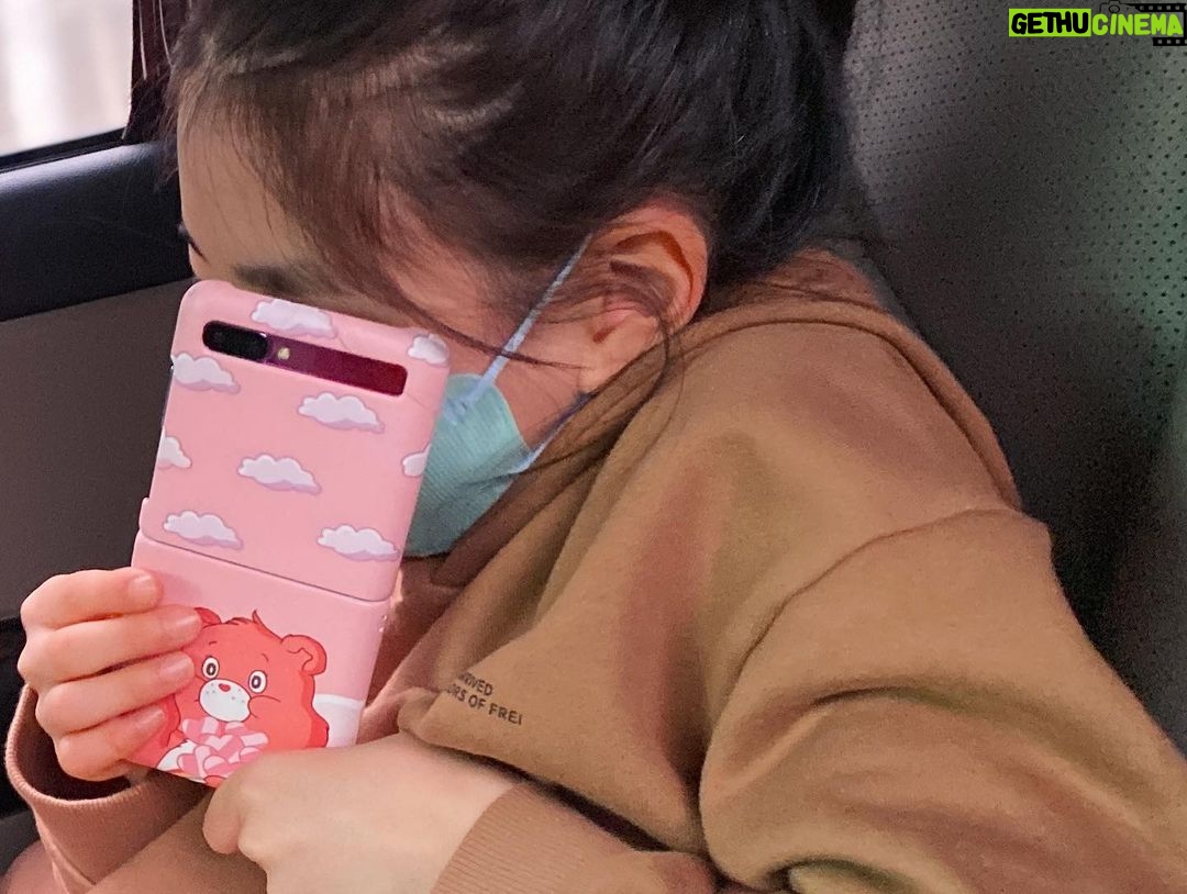 Park So-yi Instagram - 매년 감동을 선물해주는 멋진 팬분들 소이가 많이 많이 사랑한대요 !!!!!!! . #소중한사람들 #감사합니다 #제일값진선물들 #❤️❤️❤️👍 #과자보고흥분한소이
