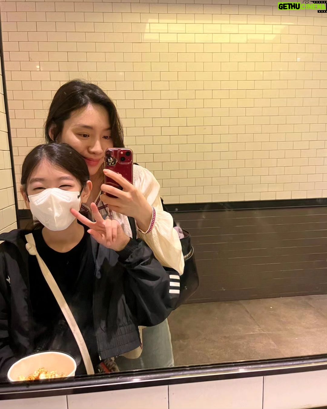 Park So-yi Instagram - #영화관데이트 ❤️ ❤️ ❤️ @lunadelizia