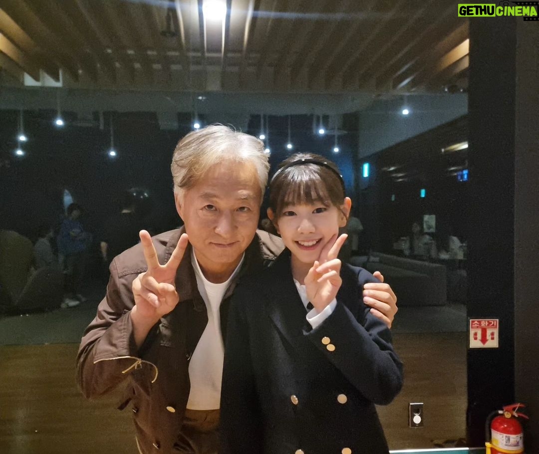 Park So-yi Instagram - 자, 하나~ 둘~ 셋 ! #천박사퇴마연구소_설경의비밀 #drcheonandlosttalisman #대기실찰칵 #다정다정 영등포타임스퀘어cgv