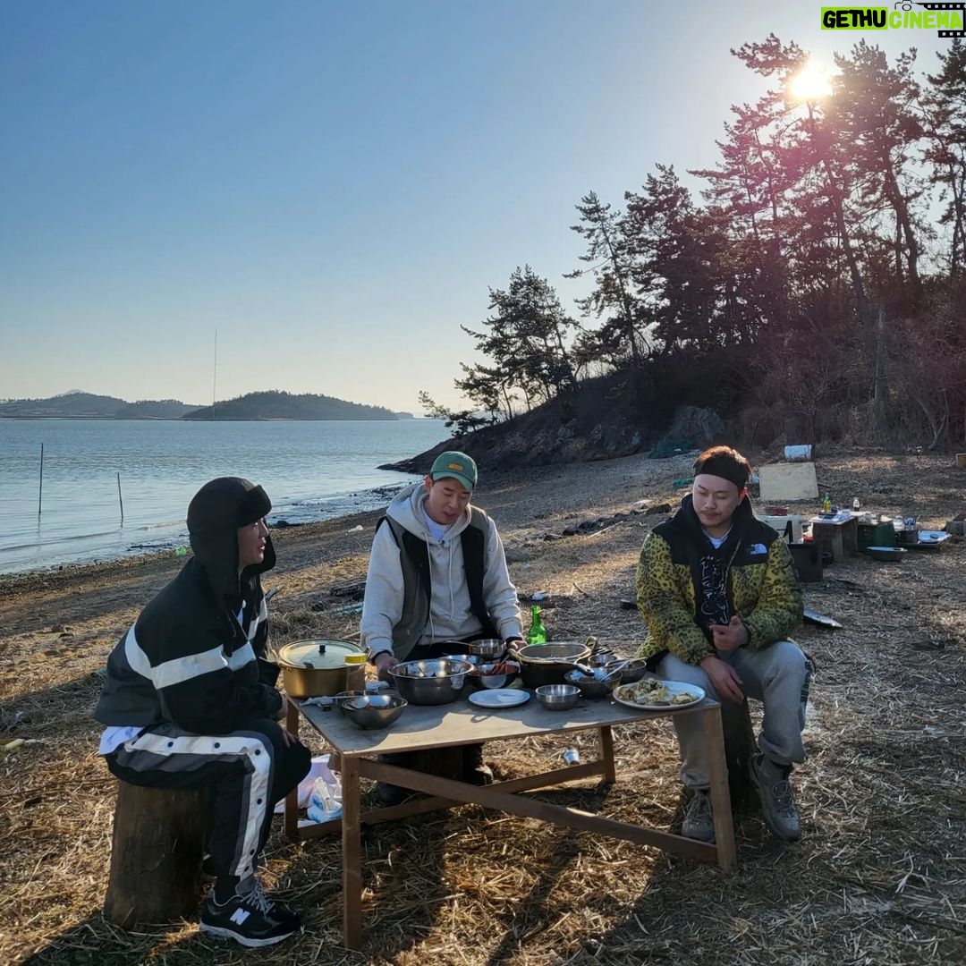 Park Young-tak - 16.6K Likes - 🏝🐟🐚
#안싸우면다행이야
#붐 #영탁 #송진우