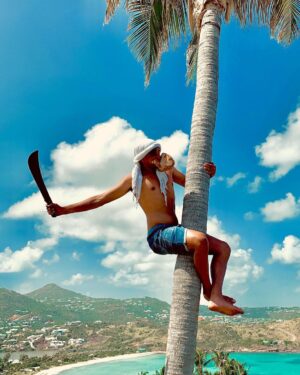 Parkourporpoise Instagram - Pirateporpoise
__________________________________________ 
#pirate #happy #climb #piratesofCaribbean #coconut #sxm
