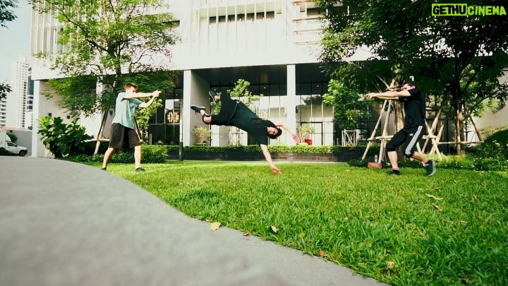 Parkourporpoise Instagram - LOL this was meant to be serious but then I had a better idea! @kevin.banks_ @marinyordanovpk ____________________ #geeeetttt #Parkour #fail #Flips #FreeRunning #Flip #stunts #notomorrow #roll #Suicideroll #basic #Training #farang #movement #likeforfollow #jump #behindthescenes #Progression #Fun #Love #Style #Summer #injured #ActionSports #Sports #thailand #bangkok #Create สุขุมวิท22 ไซด์งาน Park24