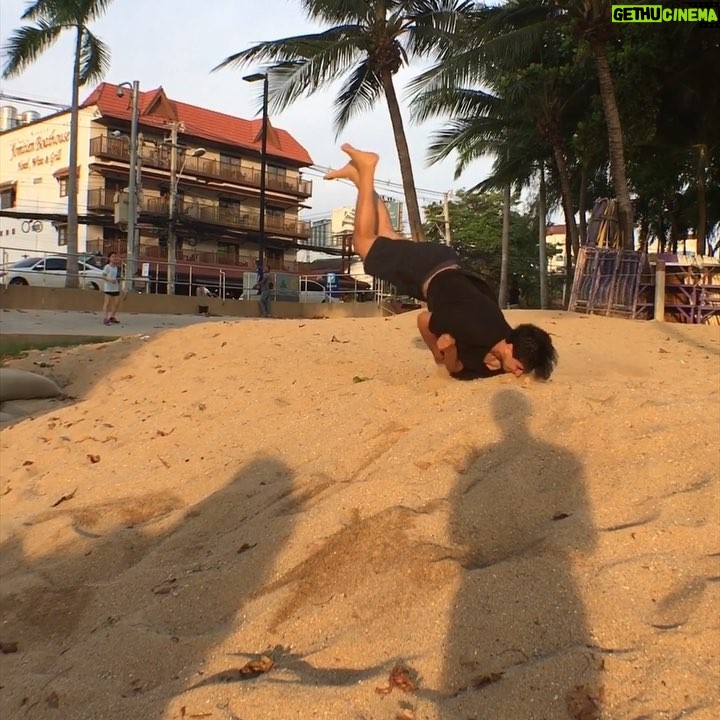Parkourporpoise Instagram - Sand feels so good in your hair and shirt!!! 🎥 @marinyordanovpk ____________________________ #geeeetttt #Parkour #Flips #FreeRunning #Flip #beach #notomorrow #roll #360roll #basic #Training #likeforlike #movement #likeforfollow #jump #Progression #Fun #Love #Style #Summer #injured #ActionSports #Sports #thailand #pattaya #bangkok #Create Pattaya