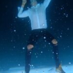 Parkourporpoise Instagram - Underwater frozen dance parties, are pretty cool some might say!🥶🧊🤷 #iceswimming #underwaterphotography #extreme #adrenaline #comedic Montreal, Quebec