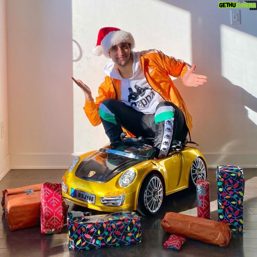 Parkourporpoise Instagram - Merry...almost Christmas!❄️🎅🎄🎁 wishing you guys and your families the best! Happiness health and peace! #Christmas #presents #Porsche911Turbo #Funny #CarCulture #DowntownMontreal #comedy #ChristmasEve Downtown, Montreal