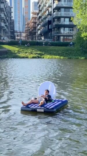 Parkourporpoise Instagram - When summer is coming and you still have zoom calls to attend,☀️👨‍💻😅

#WorkingFromhome #zoomcall #onlineclassesmemes #socialdistancing #memes #lachinecanal #griffintown