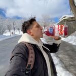 Parkourporpoise Instagram - Does anybody understand this reference? 🧃🎶😂 this is the winter version! ❄️ #Humourous #CranberryJuice #snowboarding #springiscoming #meme #Trend #reels #mtl