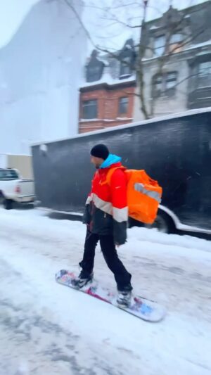 Parkourporpoise Instagram - The Canadian food delivery system!😂 we moving different out here!🏂😂💨

#fooddelivery #snowboarding #canadianmemes #snowedin #ubereats #skipthedishes #parkourporpoise #canadianfood #quebec