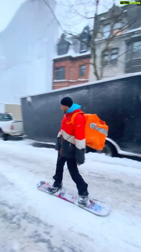 Parkourporpoise Instagram - The Canadian food delivery system!😂 we moving different out here!🏂😂💨 #fooddelivery #snowboarding #canadianmemes #snowedin #ubereats #skipthedishes #parkourporpoise #canadianfood #quebec