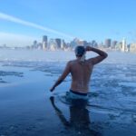 Parkourporpoise Instagram - A Canadian bath! 😳🥶 #winterswimming#coldshower #SaintLawrenceriver #canada #canadianmemes #montreal